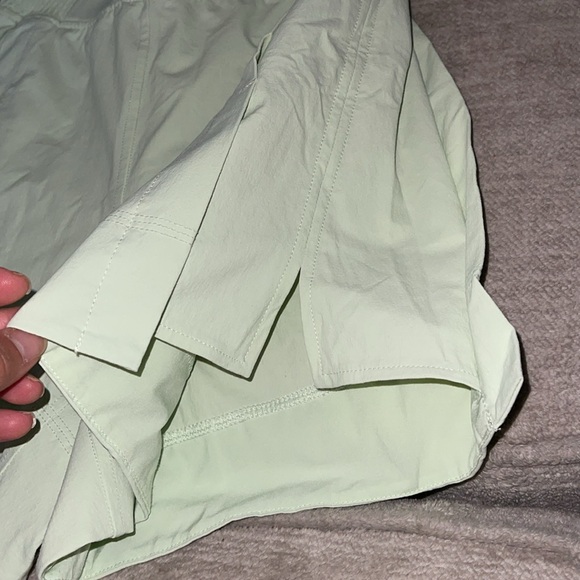 Lululemon Stretch Woven Relaxed-Fit High-Rise Short 4"
Kohlrabi Green - Picture 5 of 9